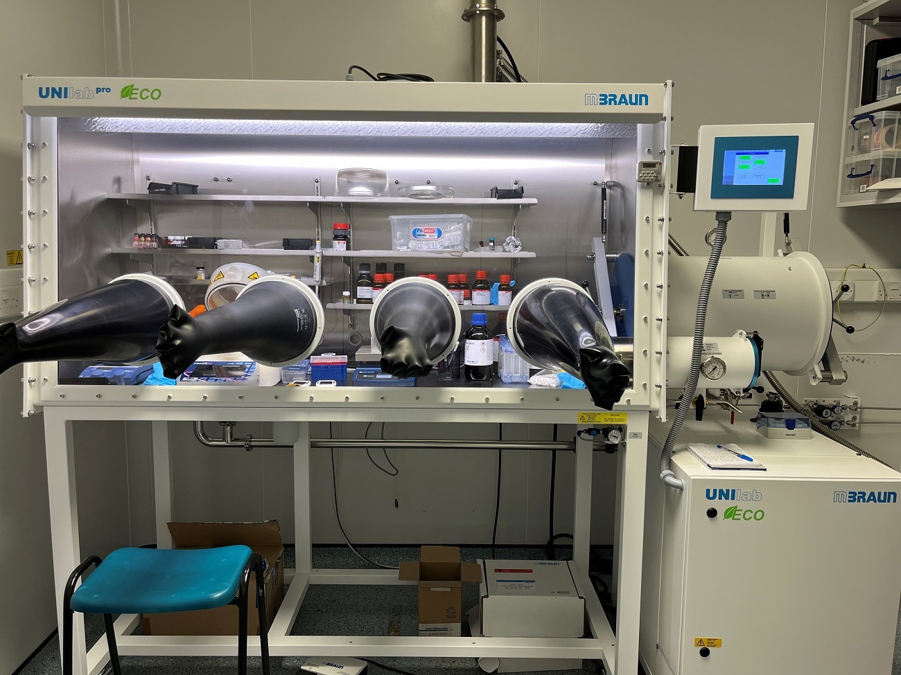 Hybrid materials and devices facility University of Southampton